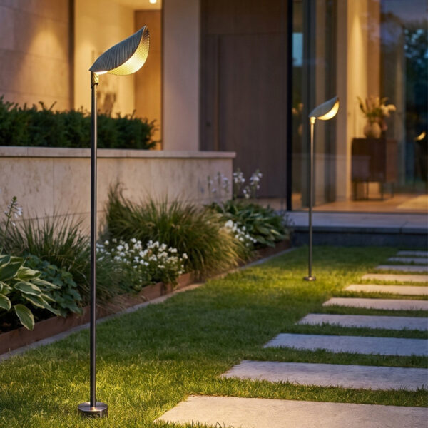 24V Low-Voltage Copper Solar Lawn Light for Courtyard and Villa